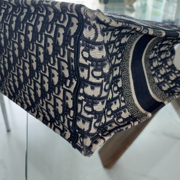 Christian Dior Medium Booktote - Picture 11 of 14